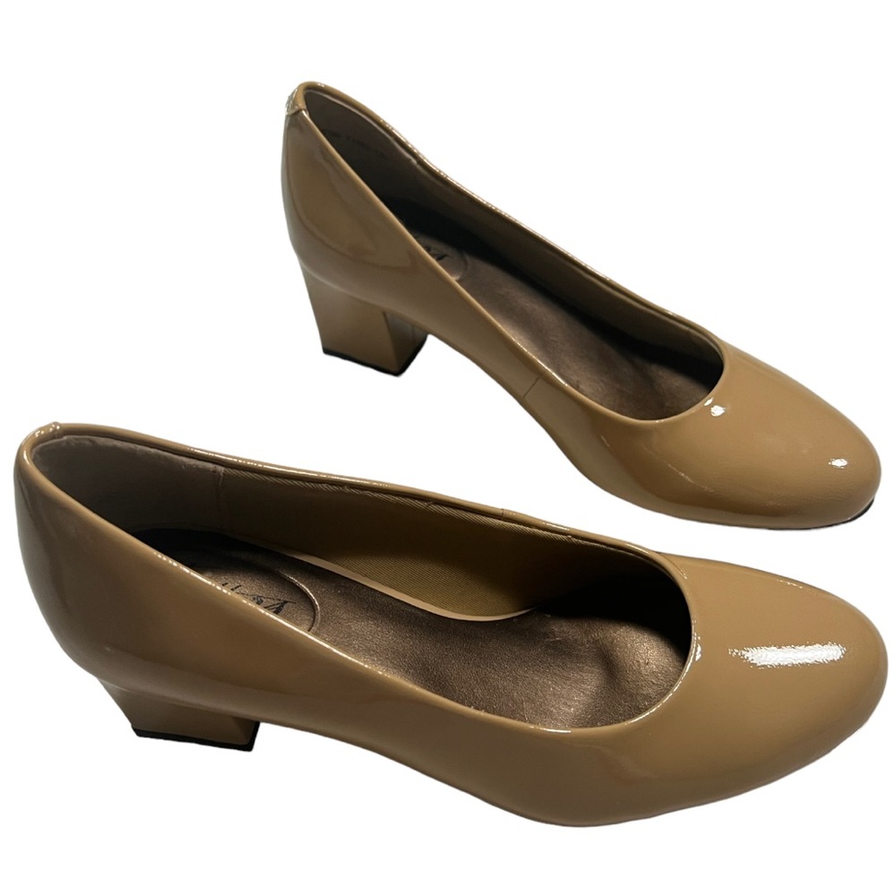 NWOB Trotters Cantel Women’s Patent Leather Pumps Tan 5.5